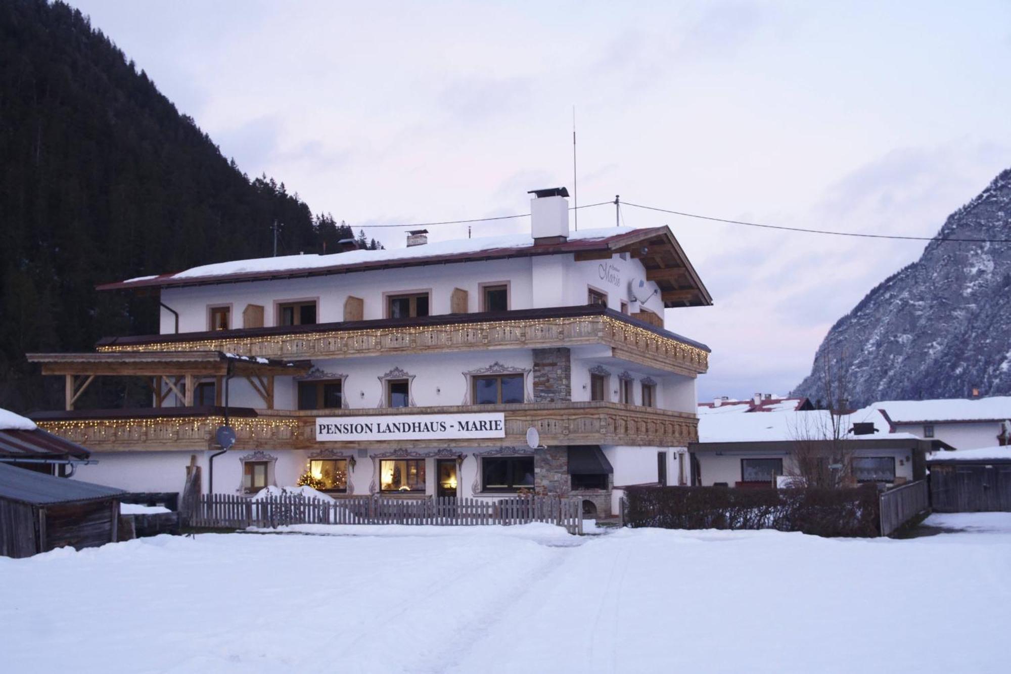 Pension Und Apartments Landhaus Marie Leutasch Zewnętrze zdjęcie