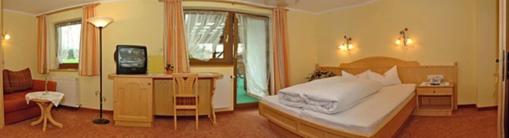 Pension Und Apartments Landhaus Marie Leutasch Zewnętrze zdjęcie